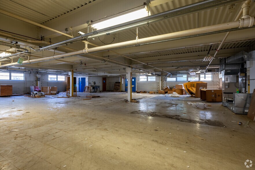 More Photos Of 707 E B St, Belleville Warehouse For Sale