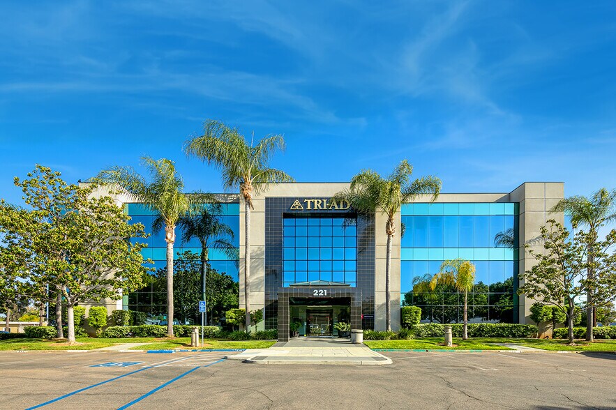 More Photos Of 221 W Crest St, Escondido Office For Sale