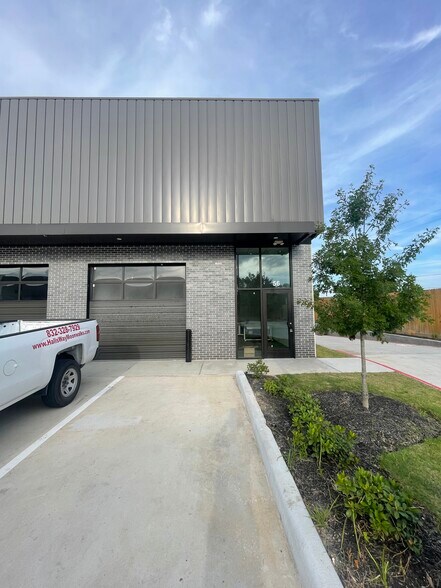 More Photos Of 4215 S Main St, Stafford Showroom For Sale