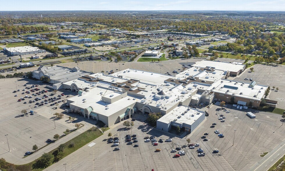 More Photos Of 1781 SW Wanamaker Rd, Topeka Department Store For Sale