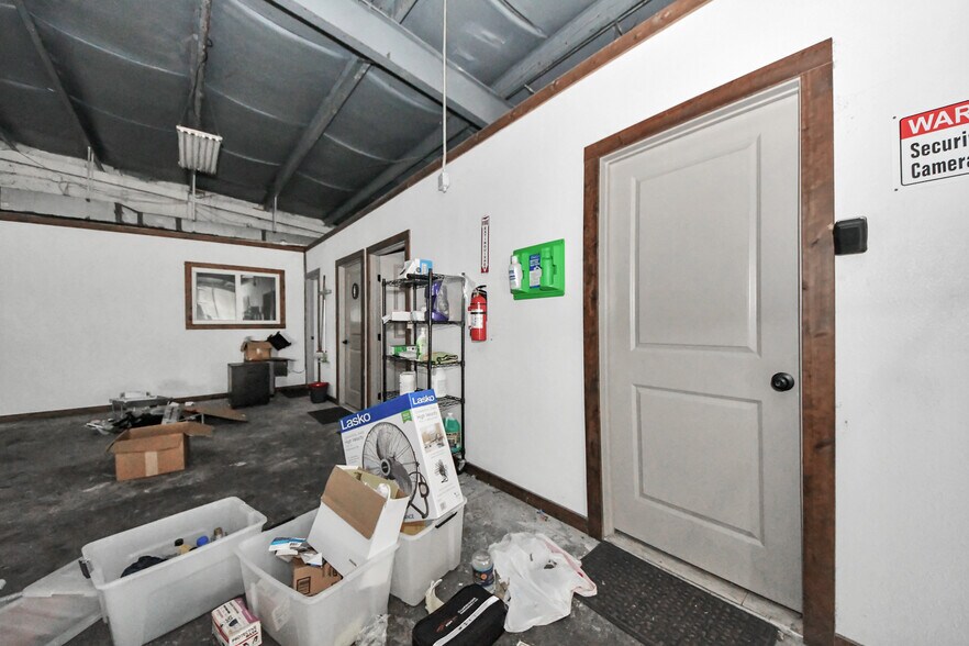 More Photos Of 8603 Shoal Creek Dr, Houston Warehouse For Sale