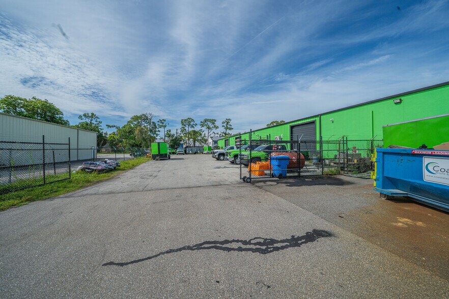 More Photos Of 2312 Bruner Ln, Fort Myers Warehouse For Lease