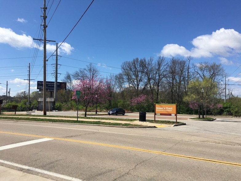 More Photos Of 600 S Holmes Ave, Saint Louis Office For Sale