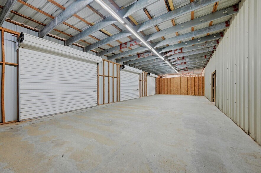 More Photos Of 224 E Cottage St, Sherman Warehouse For Sale