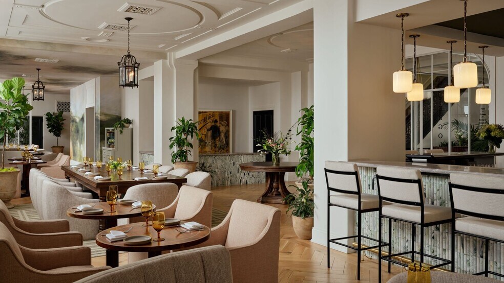 More Photos Of 200 S Broad St, Philadelphia Hotel For Lease