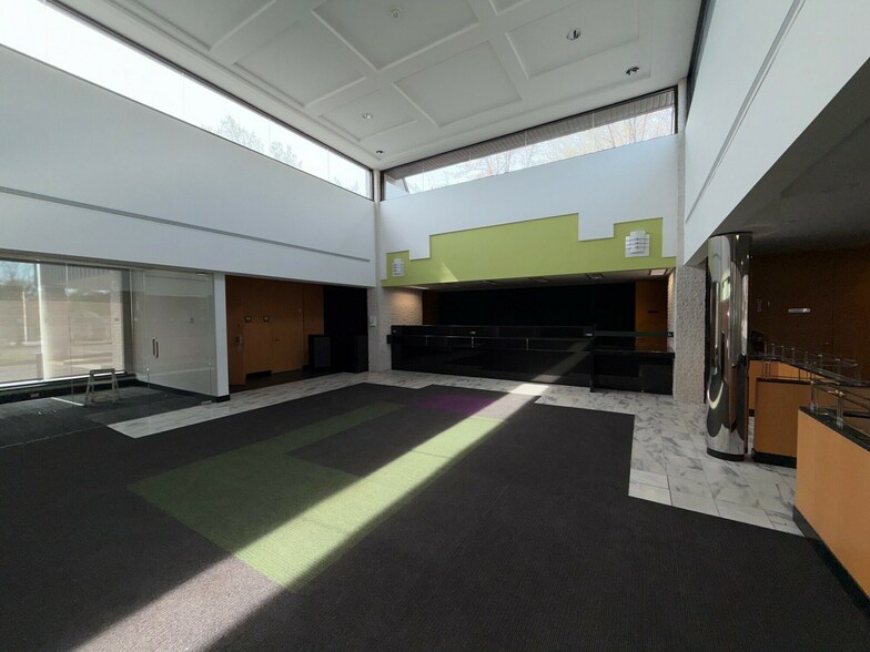 More Photos Of 385 White Horse Pike, Atco Bank For Lease