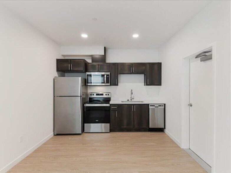 More Photos Of 5042 NE Fremont St, Portland Apartments For Sale