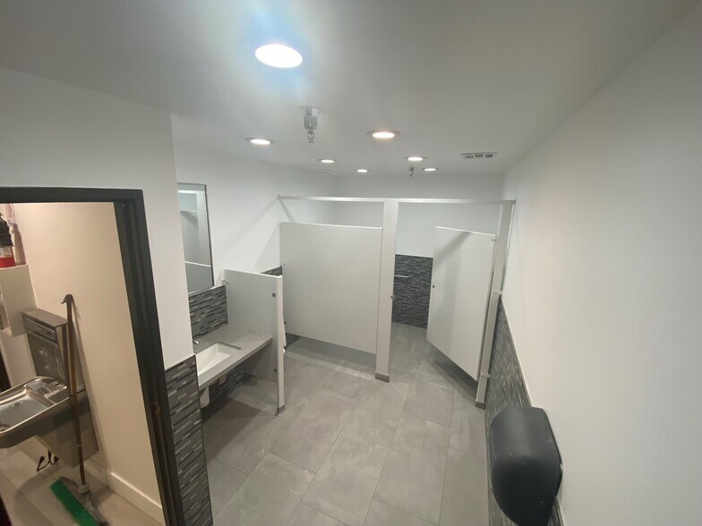 More Photos Of 23293 S Pointe Dr, Laguna Hills Medical For Lease