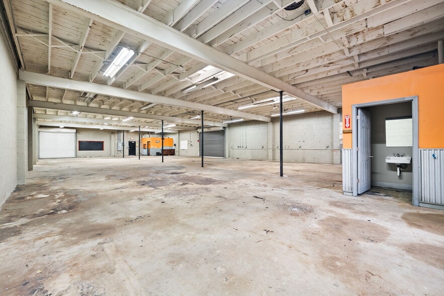 More Photos Of 1636 NE 12th Ter, Fort Lauderdale Manufacturing For Lease