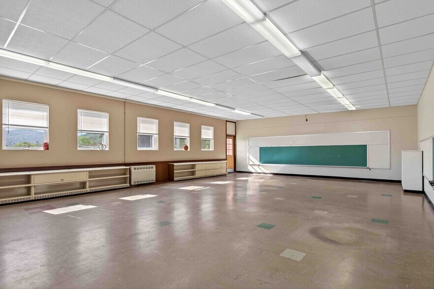 More Photos Of 301 E Main St, Knoxville Office For Lease