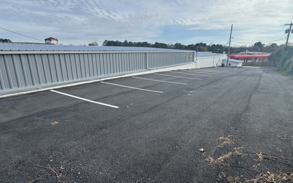 More Photos Of 106 S Bickett Blvd, Louisburg Distribution For Lease