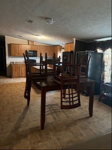 More Photos Of 1080 85 hwy, Dilley Multifamily For Lease