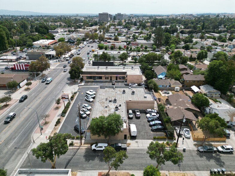 More Photos Of 825-829 N Lake Ave, Pasadena Freestanding For Lease