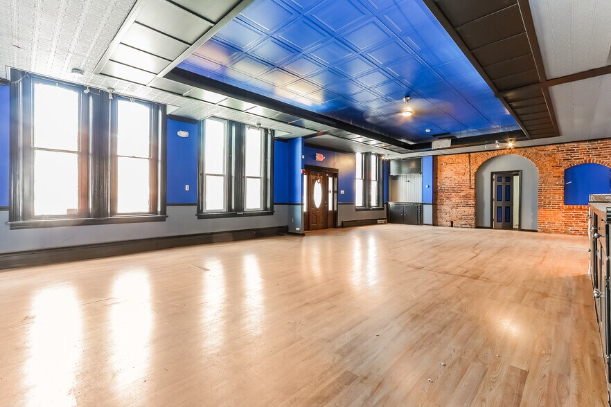 More Photos Of 50 N 4th St, Columbia Storefront Retail Residential For Lease