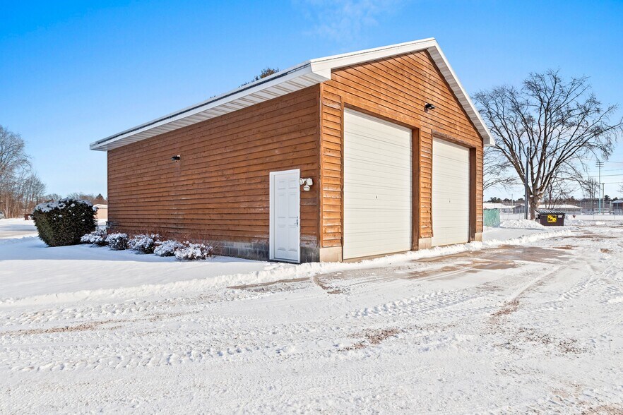 More Photos Of 537 Caldwell Ave, Oconto Falls Office For Sale
