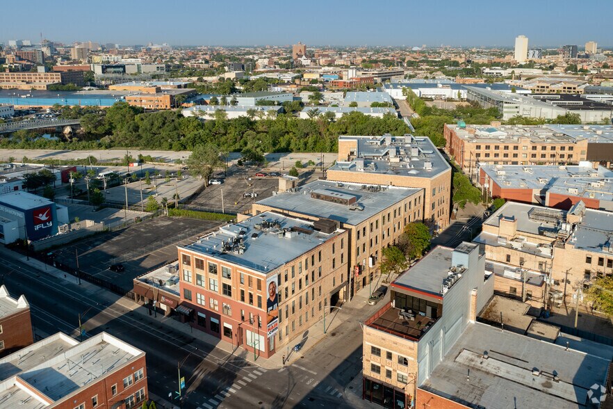 More Photos Of 811 W Evergreen St, Chicago Loft Creative Space For Sale
