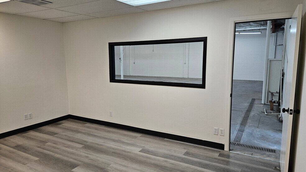 More Photos Of 16116 Covello St, Van Nuys Warehouse For Lease