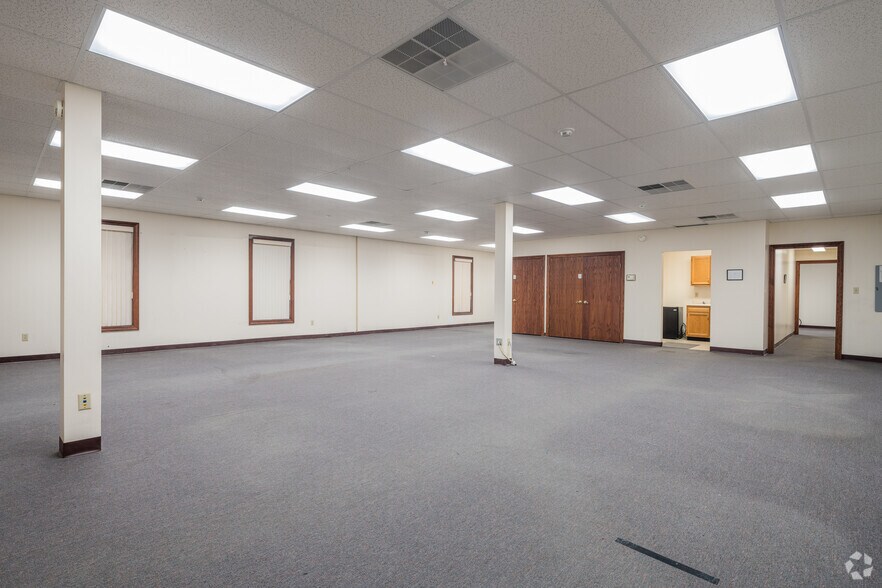 More Photos Of 3890 N Illinois St, Swansea Medical For Lease