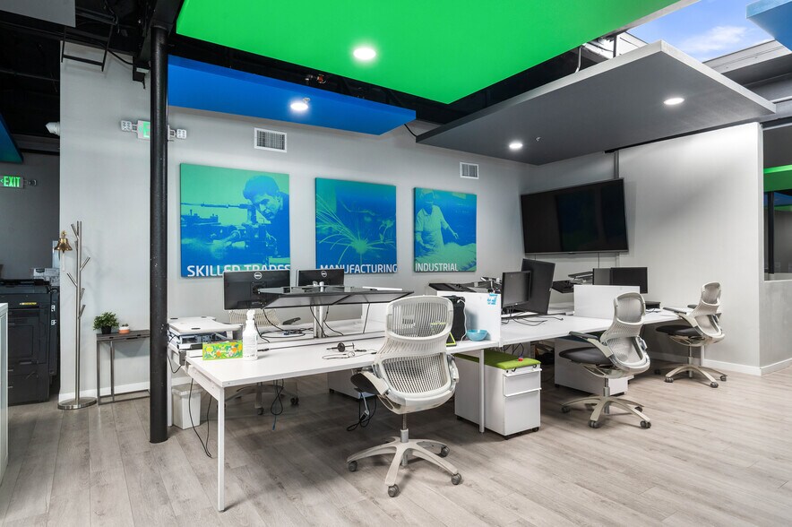 More Photos Of 800 E Dyer Rd, Santa Ana Showroom For Sale