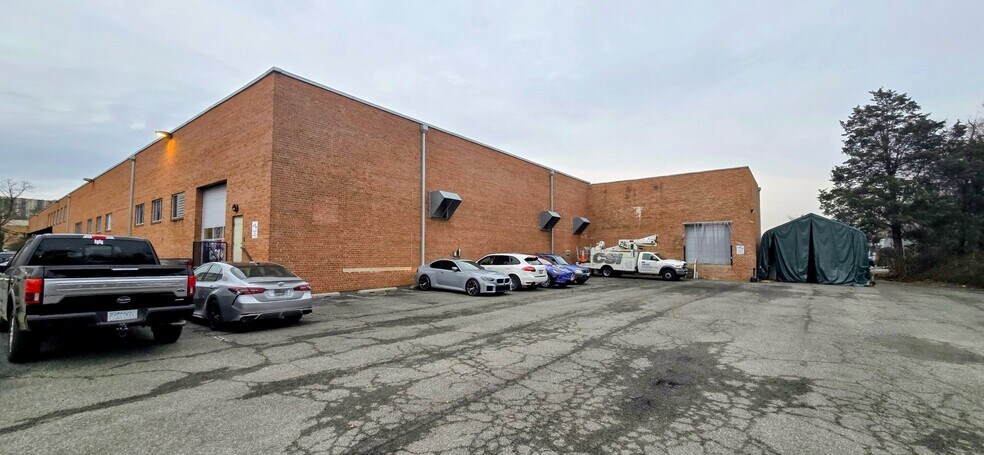 More Photos Of 840 S Pickett St, Alexandria Manufacturing For Sale