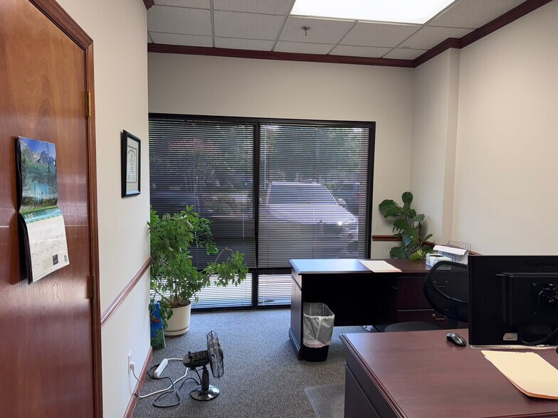 More Photos Of 1616 Battleground Ave, Greensboro Freestanding For Lease