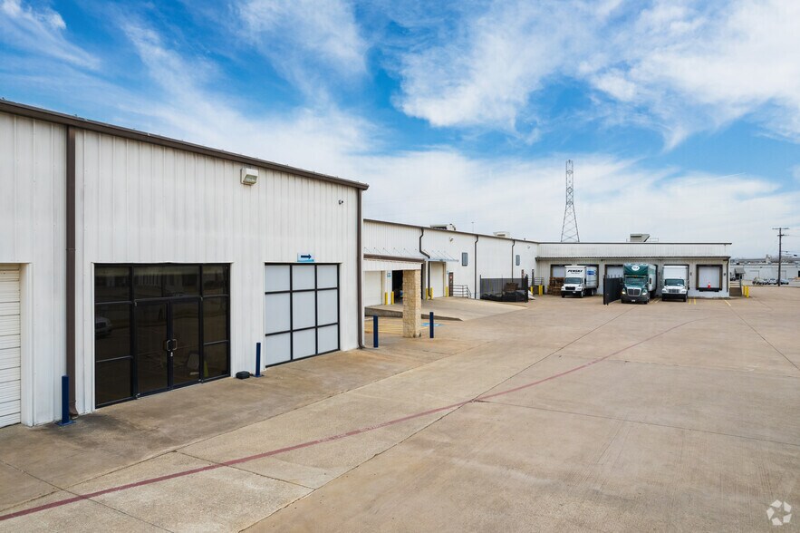 More Photos Of 7500 Baker Blvd, Richland Hills Flex For Lease