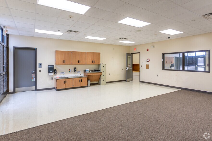 More Photos Of 132 1st Ave S, Motley Light Manufacturing For Sale