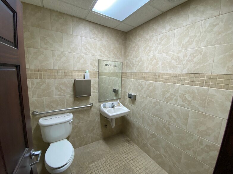 More Photos Of 781 S Front St, Columbus Storefront For Lease