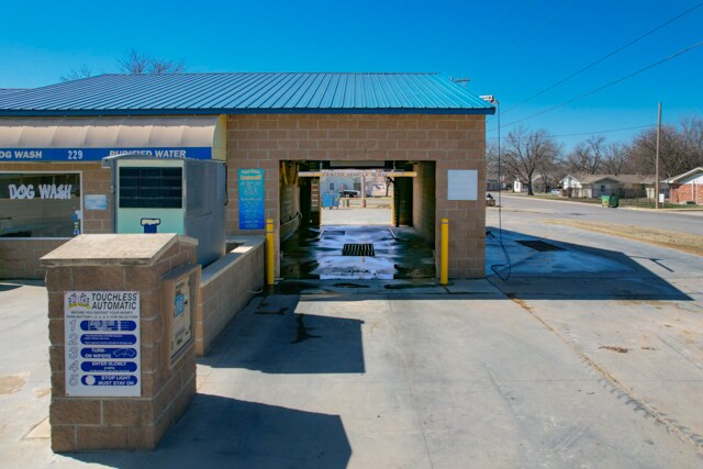 More Photos Of 223 Main, Newkirk Service For Sale