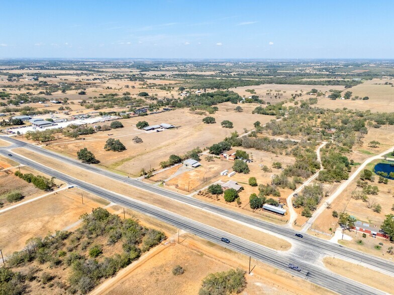 More Photos Of 13747 US Highway 87 S, Adkins Flex For Lease