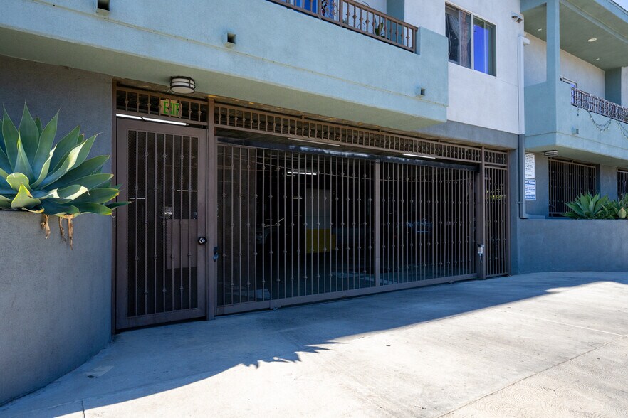 More Photos Of 7203 Rubio Ave, Lake Balboa Apartments For Sale