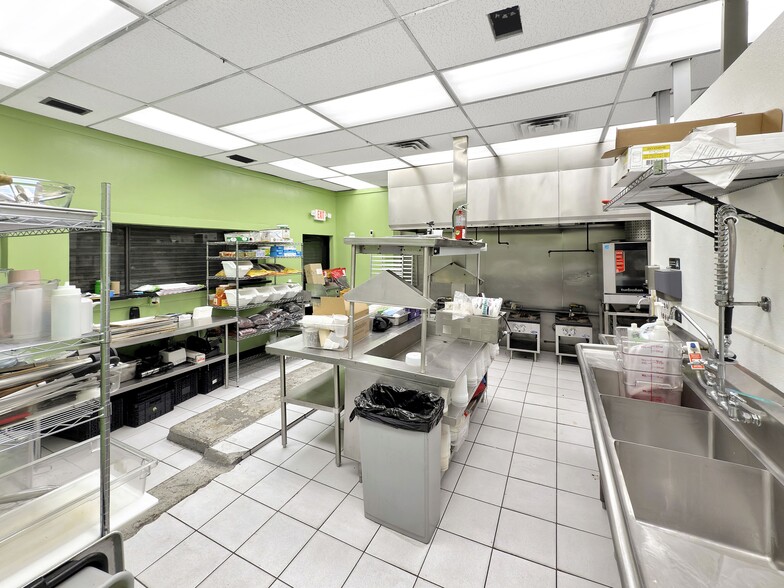 More Photos Of 643 NW 20th St, Miami Freestanding For Lease