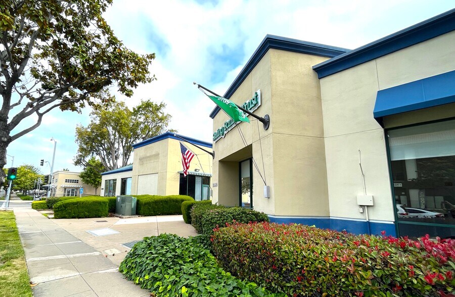 More Photos Of 38980 Paseo Padre Pky, Fremont Bank For Lease