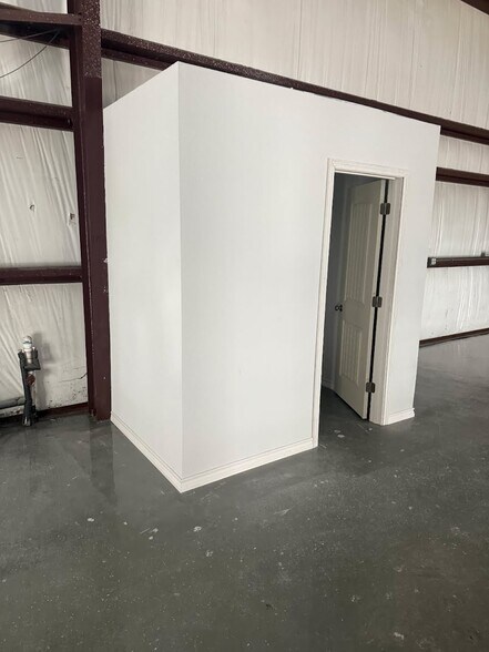 More Photos Of 6225 E Highway 114, Rhome Unknown For Lease