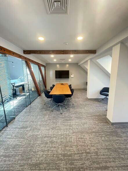 More Photos Of 42 Bank St, New London Storefront Retail Office For Lease