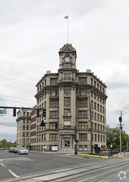 More Photos Of 101 N Pavilion Ave, Riverside Office For Sale