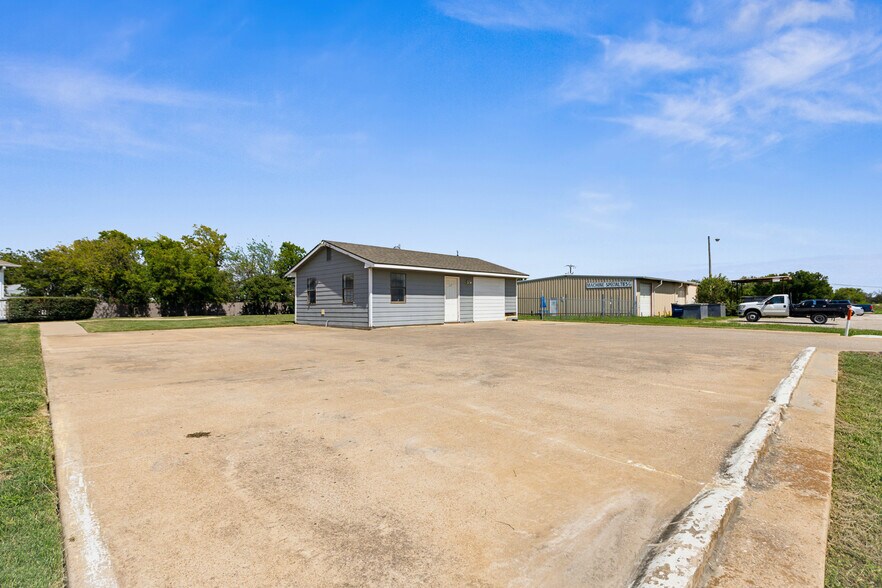 More Photos Of 113 Coad St, Fort Worth Warehouse For Lease