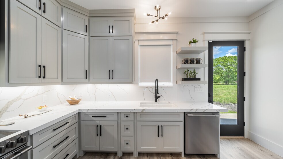 More Photos Of 2924 Ruger Dr, Royse City Service For Lease