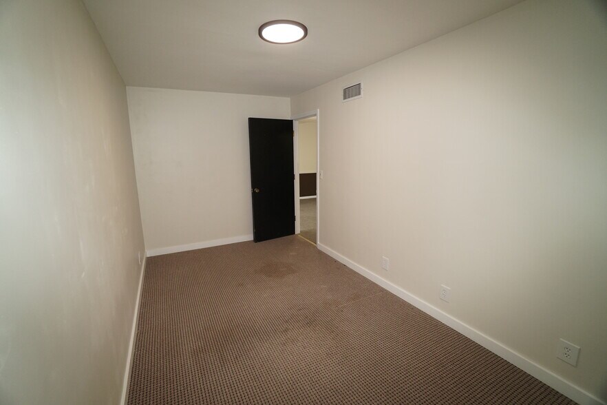 More Photos Of 2414 S Leonard Rd, Saint Joseph Office For Sale