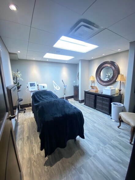 More Photos Of 424 Waterloo St, London Medical For Lease