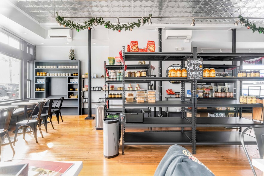 More Photos Of 132 Spring St, Charleston Storefront Retail Residential For Sale