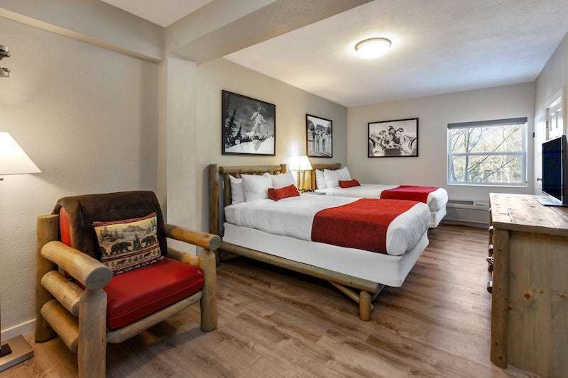 More Photos Of N3332 Pine Mountain Rd, Iron Mountain Hotel For Sale