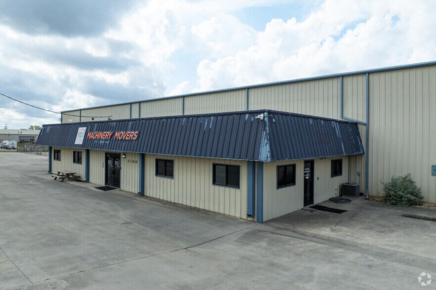 More Photos Of 1300 Goforth Rd, Kyle Warehouse For Lease