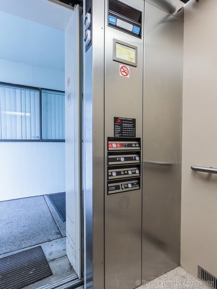 More Photos Of 1953 7th Ave, Longview Office For Sale