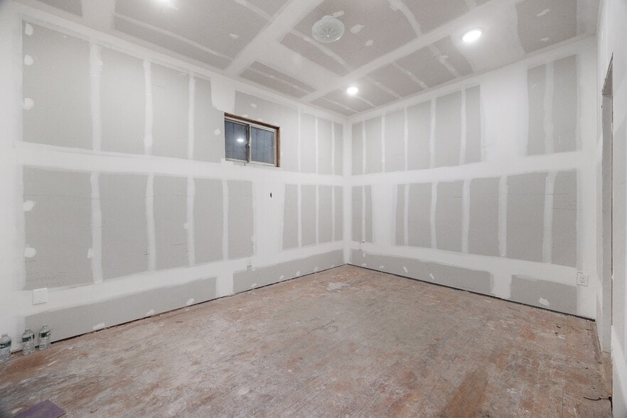 More Photos Of 389 2nd Ave, New York Storefront Retail Office For Lease