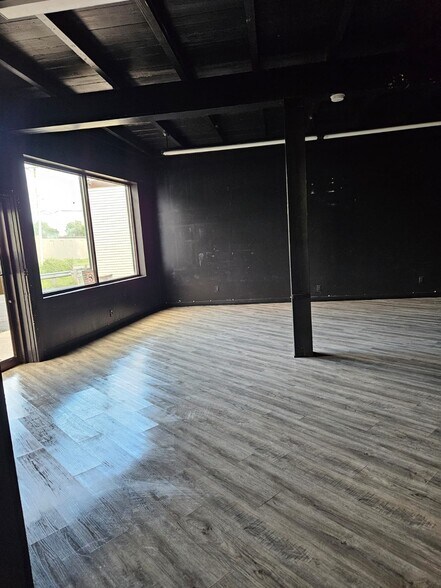 More Photos Of 2608 Kilburn Ave, Rockford General Retail For Lease