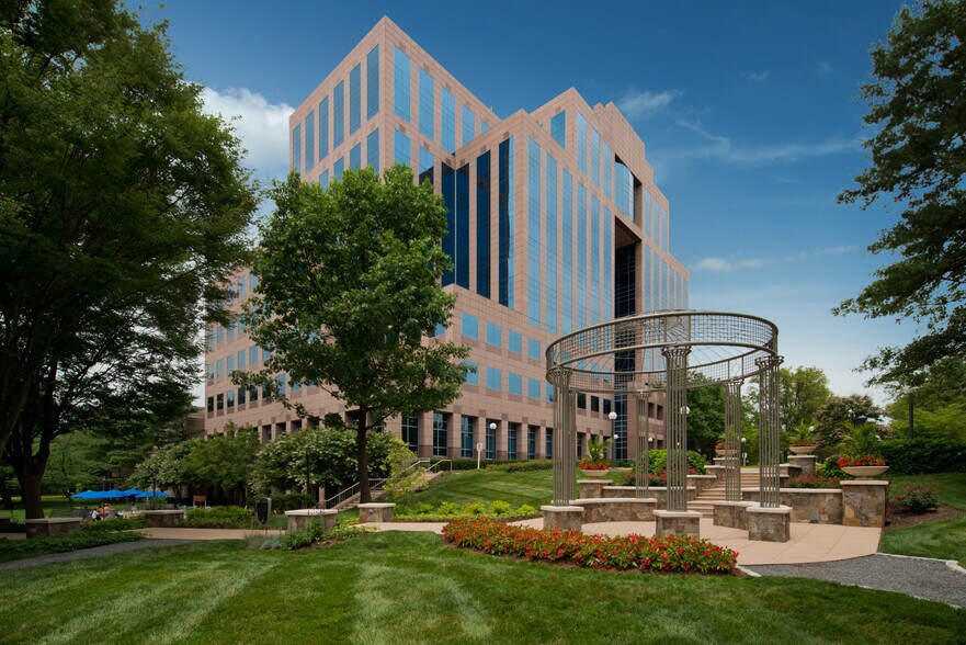 More Photos Of 2340 Dulles Corner Blvd, Herndon Office For Lease