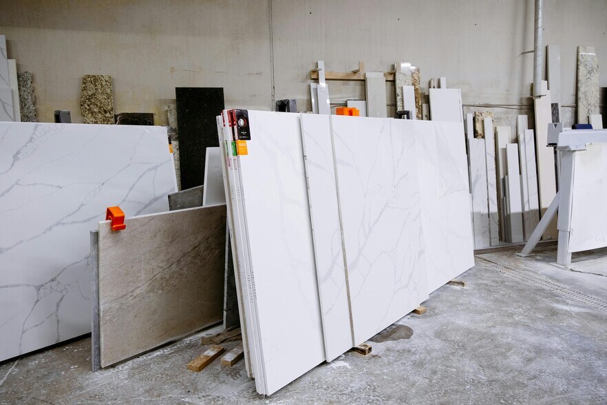 More Photos Of 2429-2458 Walnut Ridge St, Dallas Light Manufacturing For Lease