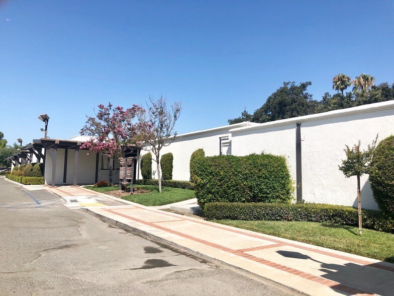 More Photos Of 17400 Irvine Blvd, Tustin Medical For Lease