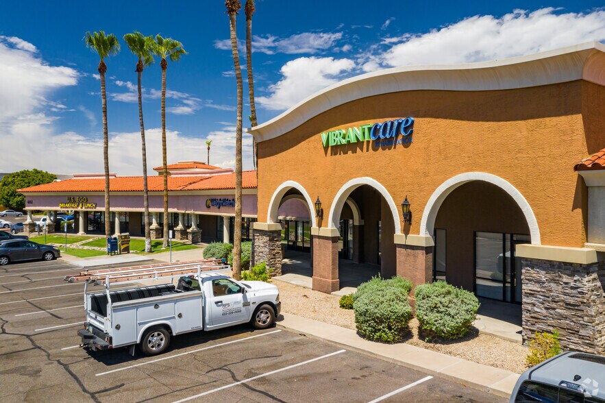 More Photos Of 402 E Greenway Pky, Phoenix Storefront For Lease